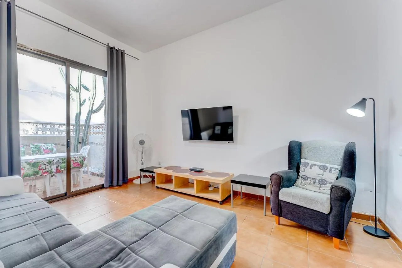 Appartamento 3 Bedrooms Townhouse Lively Area Close To A Beach Arona  Spagna